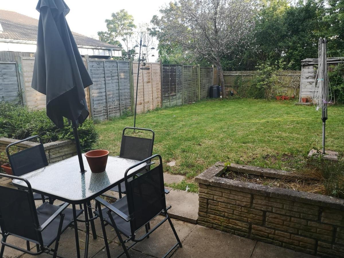 Contractor Accommodation- Central Mk Location Spacious Garden Fast Wifi Parking Milton Keynes Exterior photo